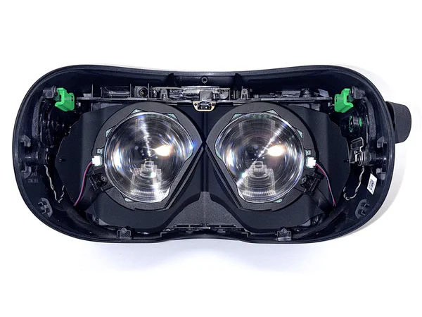 Dešinės pusės kabelių vedimo detalė