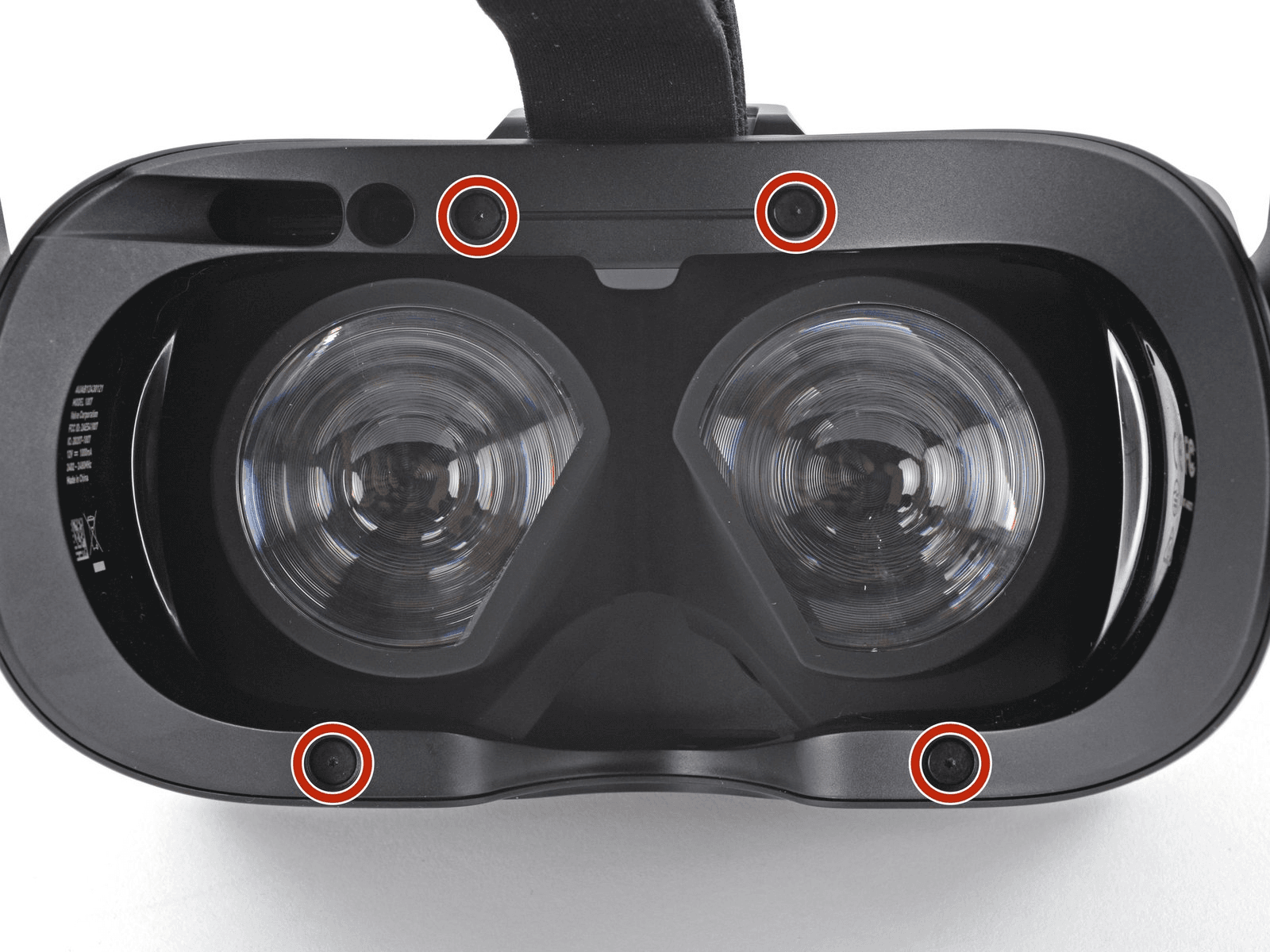 Keturi T5 Torx varžtai pažymėti ant ausinių