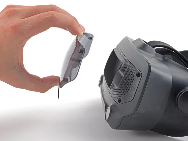 Magnetinio priekinio dangtelio nutraukimas nuo ausinių