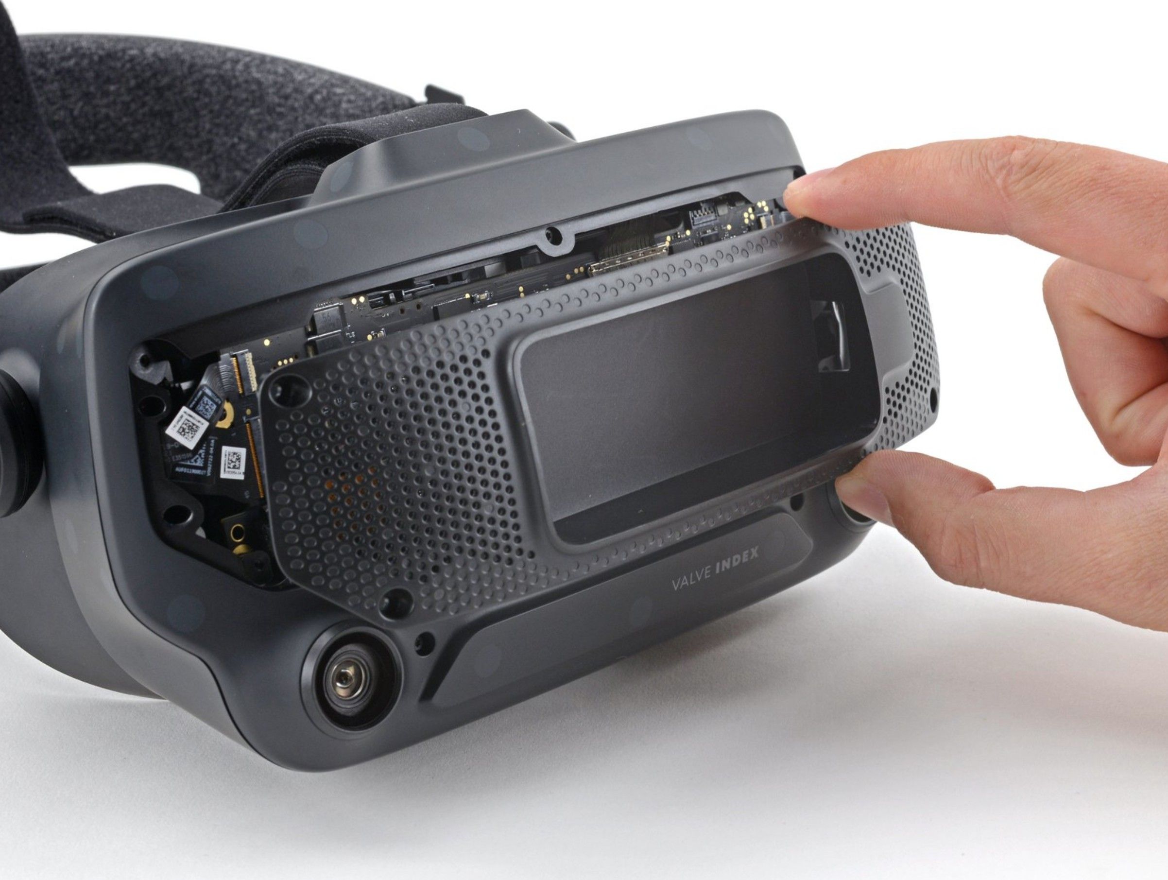 Pagrindinės plokštės dangtelio nuėmimas, matomi vidiniai komponentai