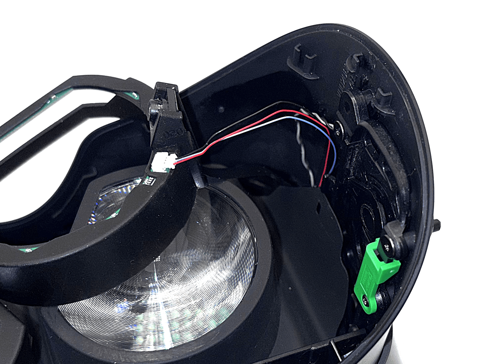 Kairysis LED kabelis vedamas tuo pačiu keliu kaip 5 žingsnyje